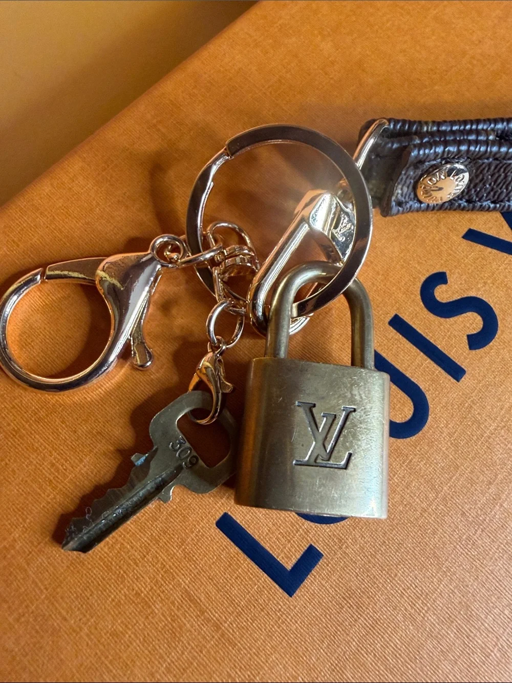 Leather Wrist Keychain with Lock #309